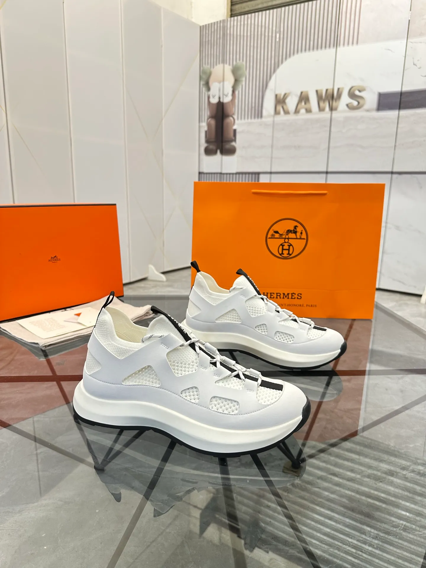 Men's shoes for sale 💰: 💰P660¥ High-end top quality Product trademark: Hermes *"Hermès*" low-top casual shoes Regular size: 38-45 (can be customized to 46) Product materials: upper imported first-layer cowhide stitched with original fabric, original rubber sheet, breathable lining, cowhide foot pads, original outsole. No.: 001